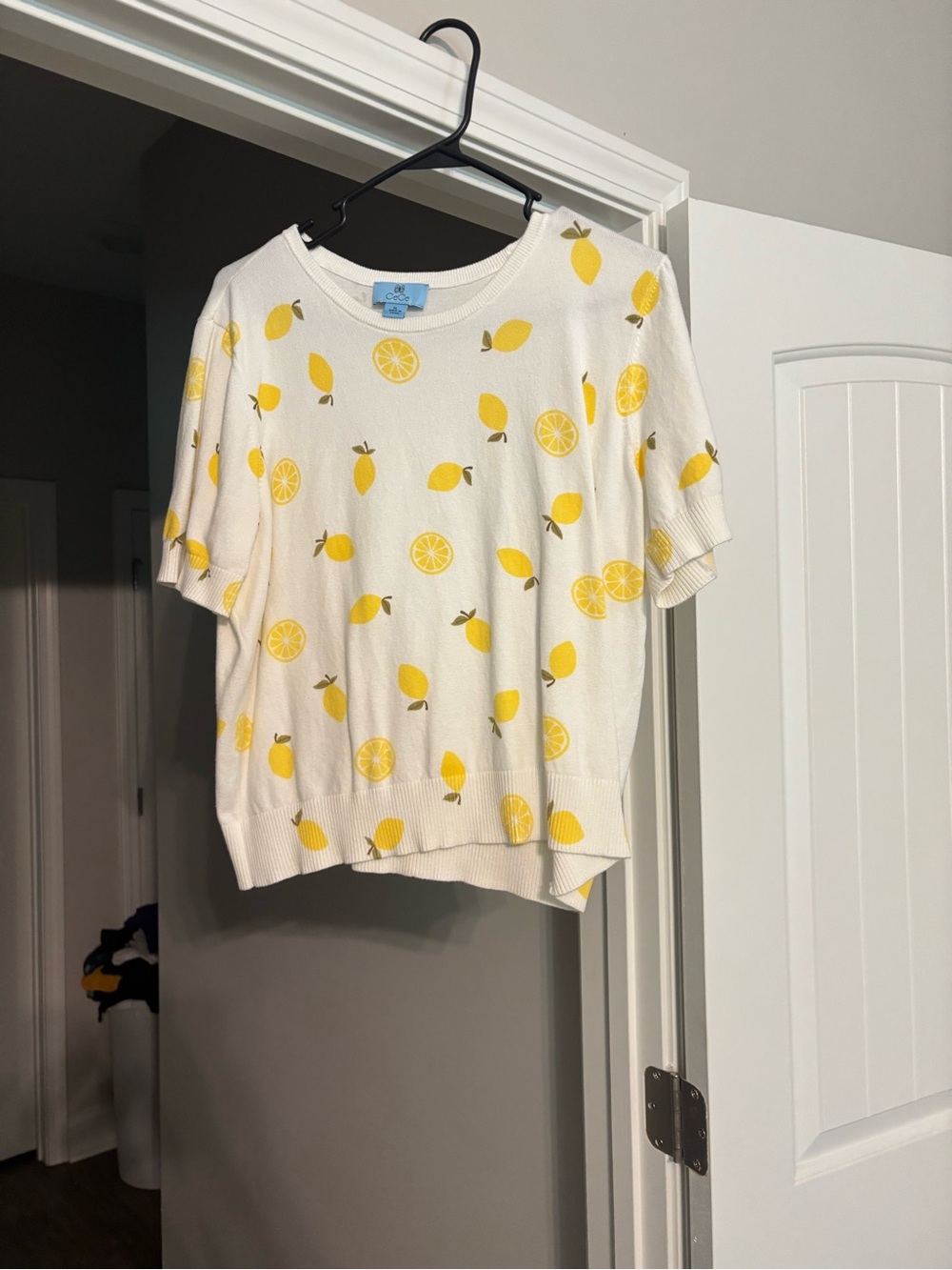 CeCe Cream Short-Sleeve Crewneck Sweater with Yellow Lemon Print